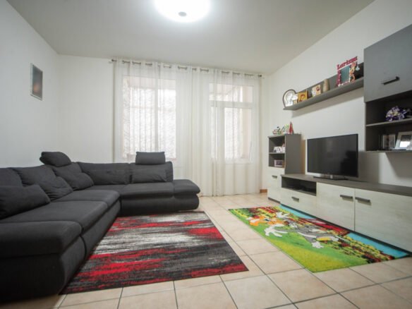 למכירה דירת 3 חדרים משופצת VICENZA